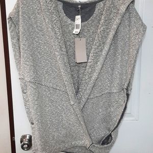 NWT Move Alternative shrug